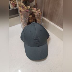Vuori Dark Gray Cap